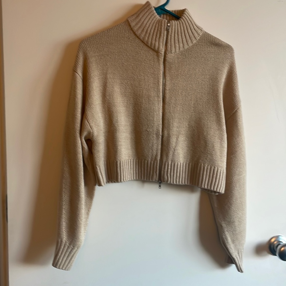 H&M beige cropped knit jacket